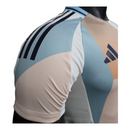 Camisa Seleção Espanha Eurocopa II 25/26 - Jogador Adidas Masculina - Branca com detalhes em rosa e azul