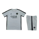 Kit Treino adulto - Camisa e Shorts - Paris Saint-Germain Jordan 23/24 - Cinza com detalhes em preto