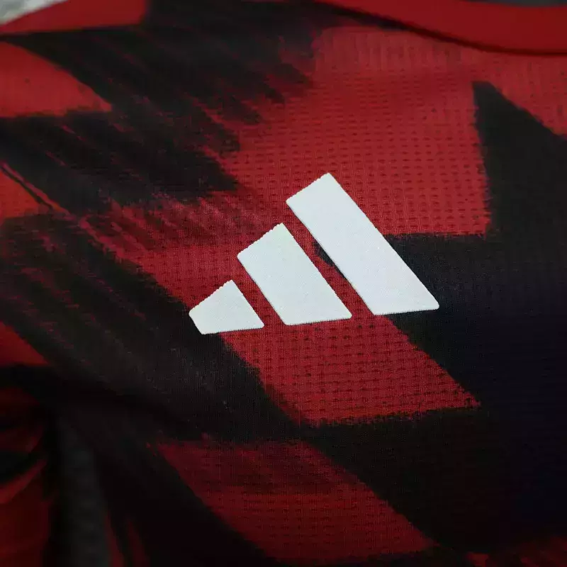 Camisa Manchester United Treino 25/26 - Jogador Adidas Masculina - Vermelha com detalhes em preto