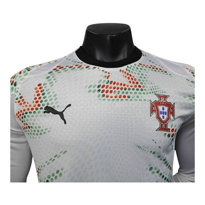 Camisa Seleção Portugal II 25/26 manga longa - Jogador Puma Masculina - Branca com detalhes em verde e vermelho