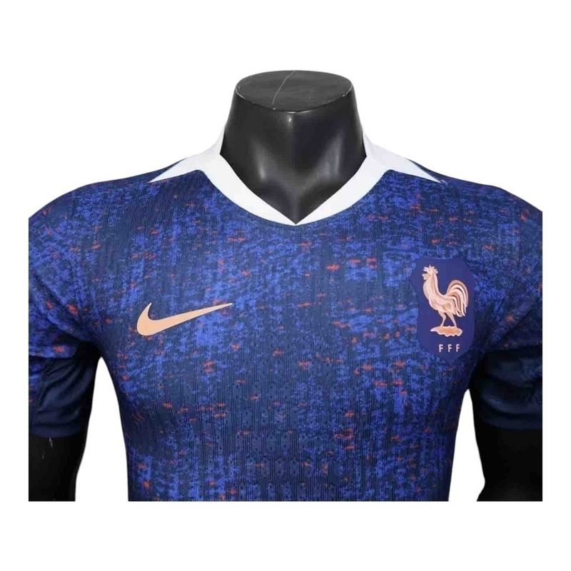 Camisa Seleção França I 25/26 - Jogador Nike Masculina - Azul com detalhes em vermelho