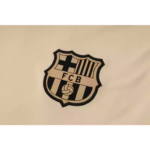 Kit Treino adulto - Camisa e Shorts - Barcelona Nike 24/25 - Bege e preto com detalhes em azul e vermelho