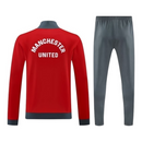 Conjunto Manchester United Treino 25/26 - Masculino Adidas - Vermelho e cinza