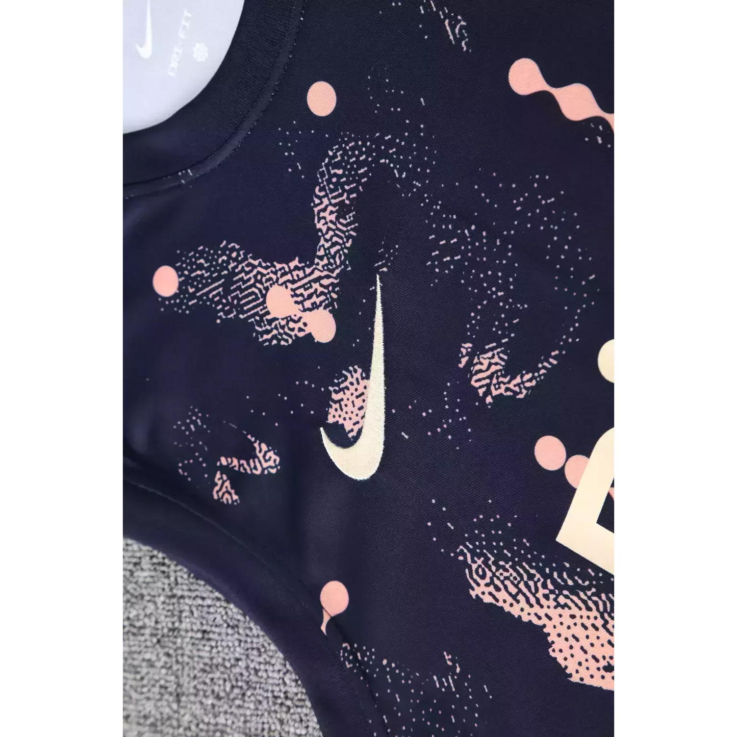 Kit Treino adulto - Camisa e Shorts - Chelsea Nike 24/25 - Azul com detalhes em salmão