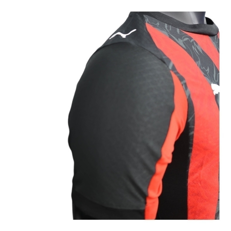 Camisa AC Milan I 25/26 - Jogador Puma Masculina - Preta e vermelha com detalhes em cinza