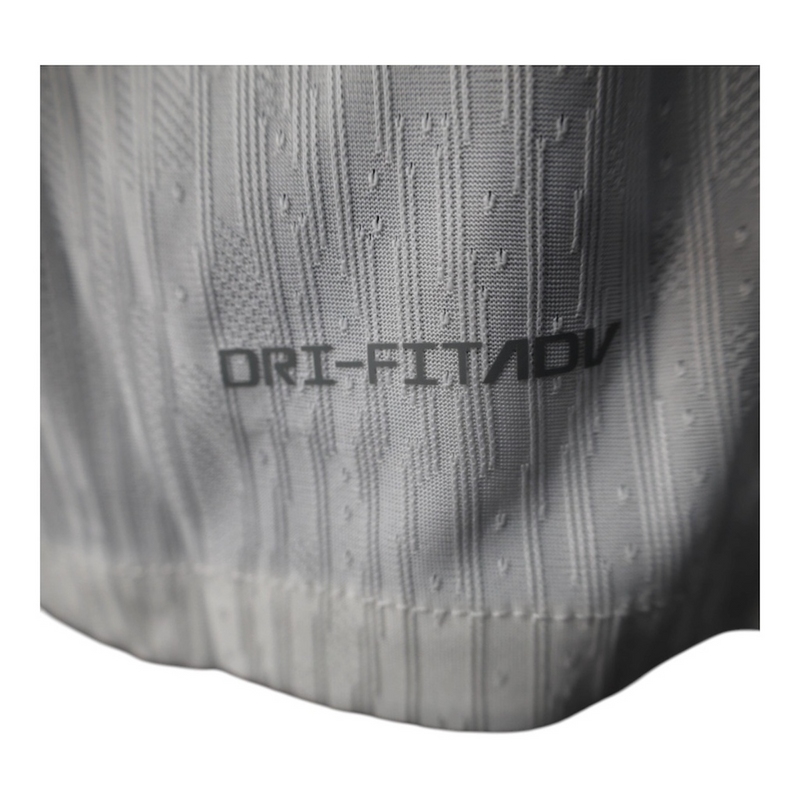 Camisa Chelsea II 25/26 manga longa - Jogador Nike Masculina - Branca com detalhes em azul e vermelho