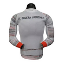 Camisa Bayern de Munique II 25/26 manga longa - Jogador Adidas Masculina - Bege com detalhes em vermelho e azul