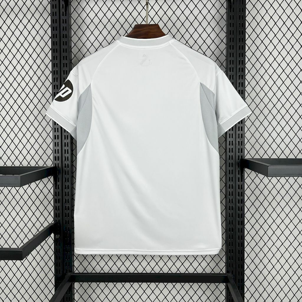 Camisa Real de Madrid I 25/26 - Torcedor Adidas Masculina - Branca com detalhes em cinza e amarelo