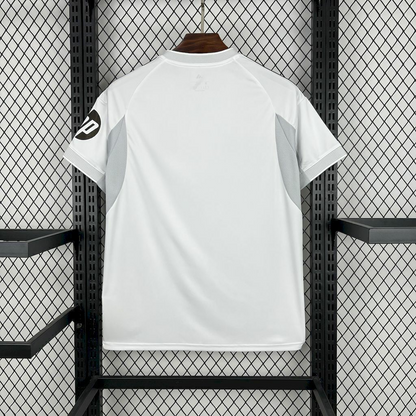 Camisa Real de Madrid I 25/26 - Torcedor Adidas Masculina - Branca com detalhes em cinza e amarelo