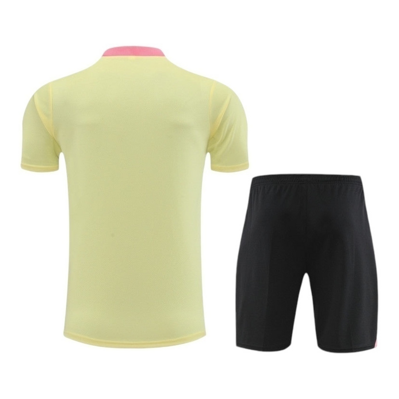 Kit Treino adulto - Camisa e Shorts - Paris Saint-Germain Nike 24/25 - Amarelo e preto com detalhes em rosa