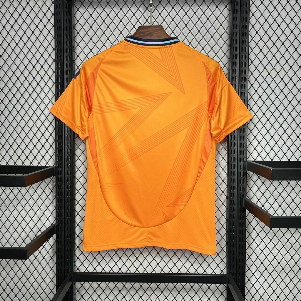 Real Madrid 2024/25 laranja