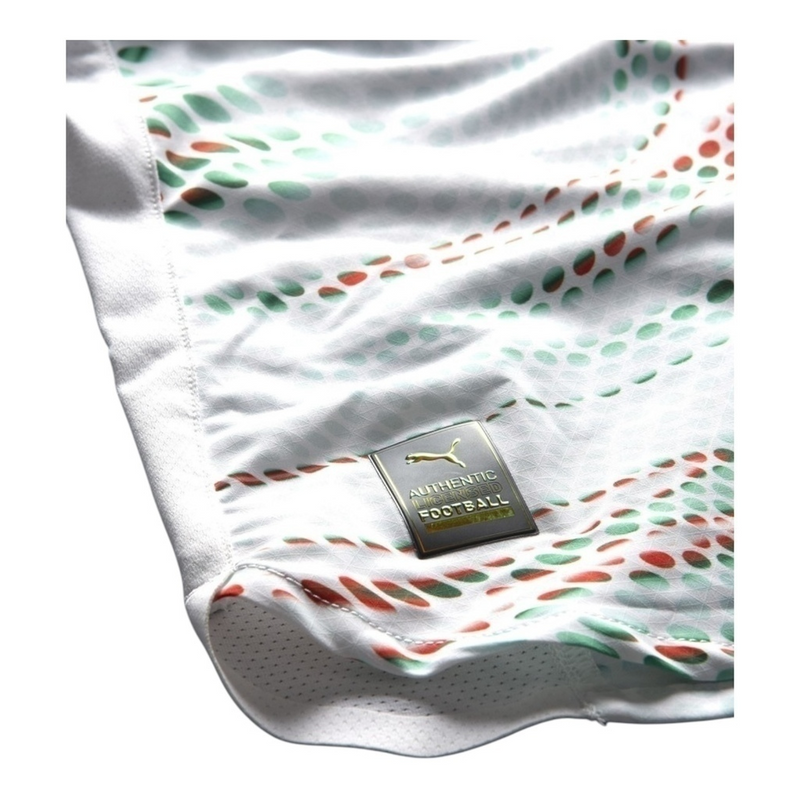 Camisa Seleção Portugal II 25/26 manga longa - Torcedor Puma Masculina - Branca com detalhes em verde e vermelho