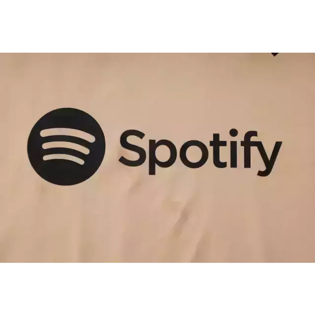 Kit Treino adulto - Camisa e Shorts - Barcelona Nike 24/25 - Bege e preto com detalhes em azul e vermelho