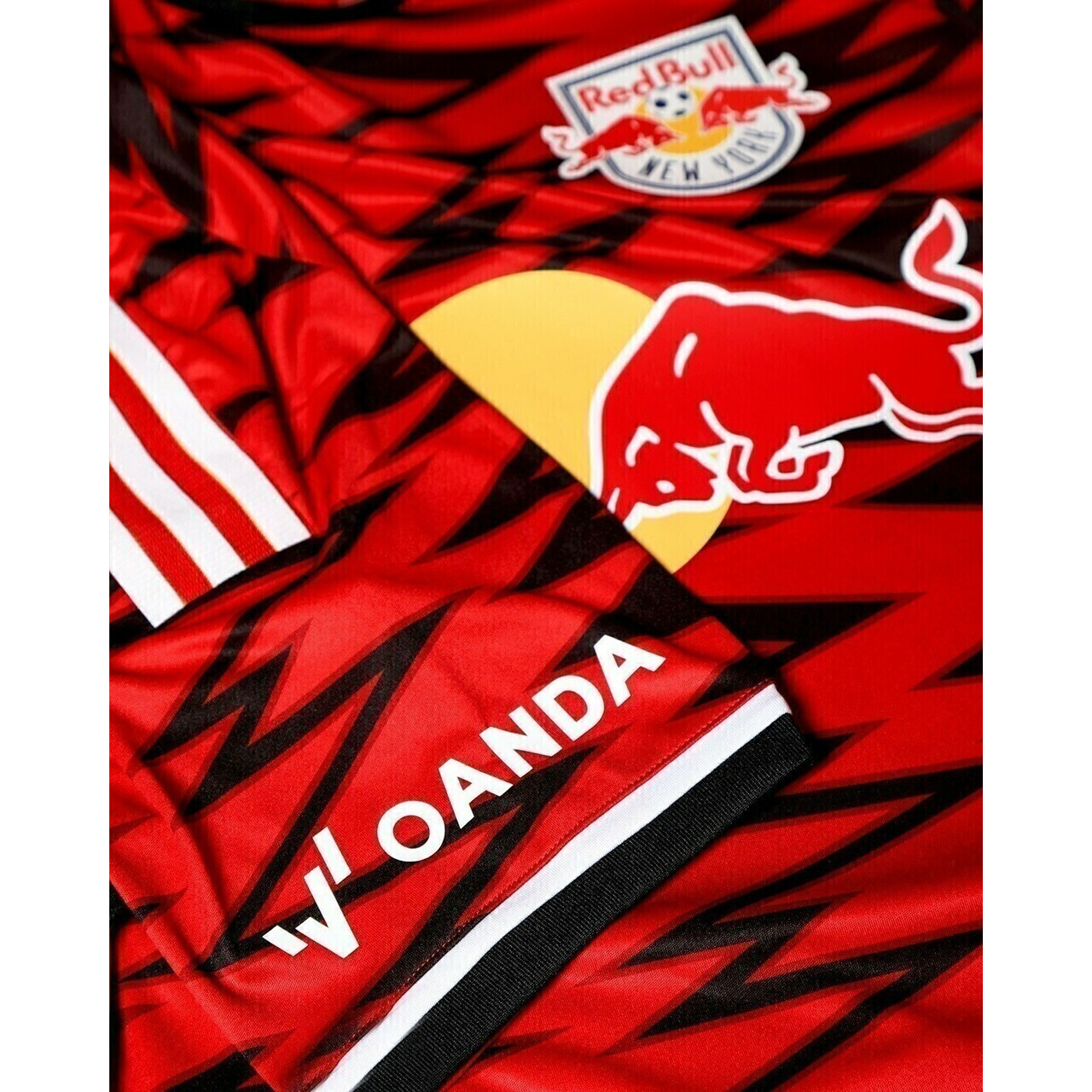 Camisa New York Red Bull I 25/26 - Torcedor Adidas Masculina - Vermelha com detalhes em preto
