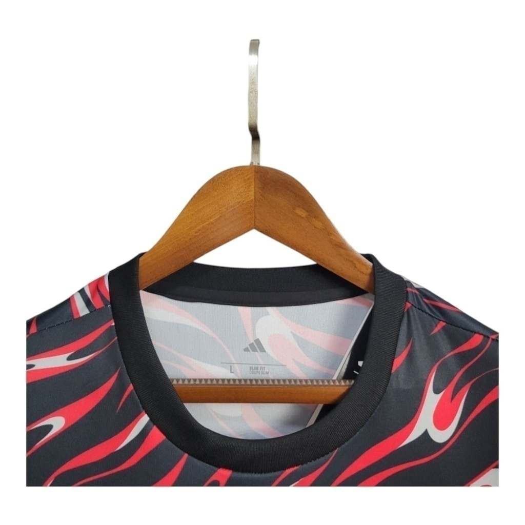 Camisa Manchester United Treino 25/26 - Torcedor Adidas Masculina - Preta com detalhes em vermelho