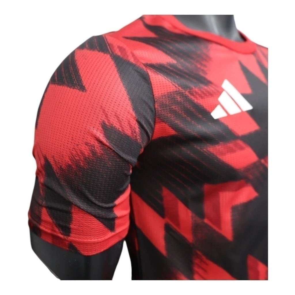 Camisa Manchester United Treino 25/26 - Jogador Adidas Masculina - Vermelha com detalhes em preto