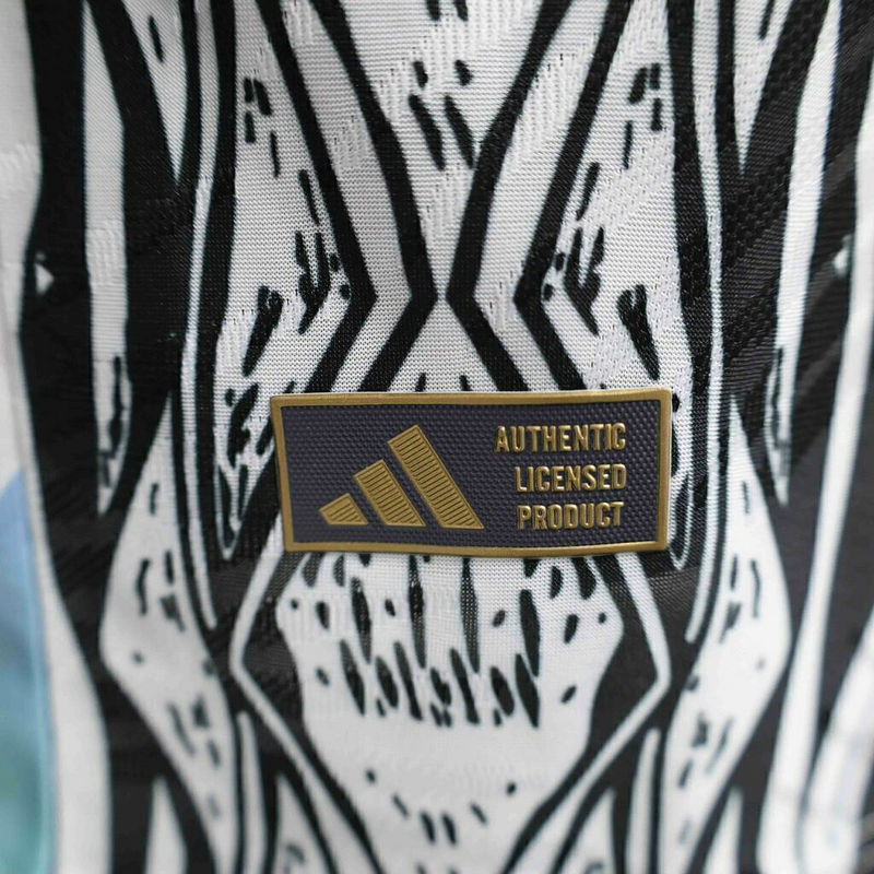 Camisa Arsenal Pré-jogo 24/25 - Jogador Adidas Masculina - Branca com detalhes em preto e azul e vermelho