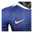 Camisa Seleção França I 25/26 - Jogador Nike Masculina - Azul com detalhes em vermelho